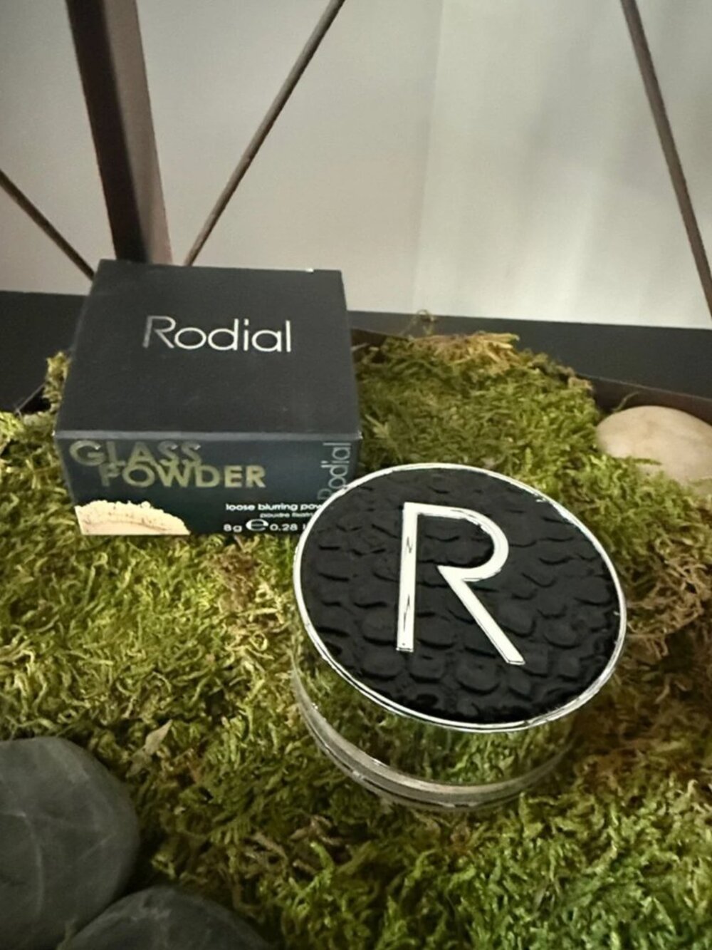 Rodial Glass Powder – Loose Blurring Powder (8 g / 0.28 oz)